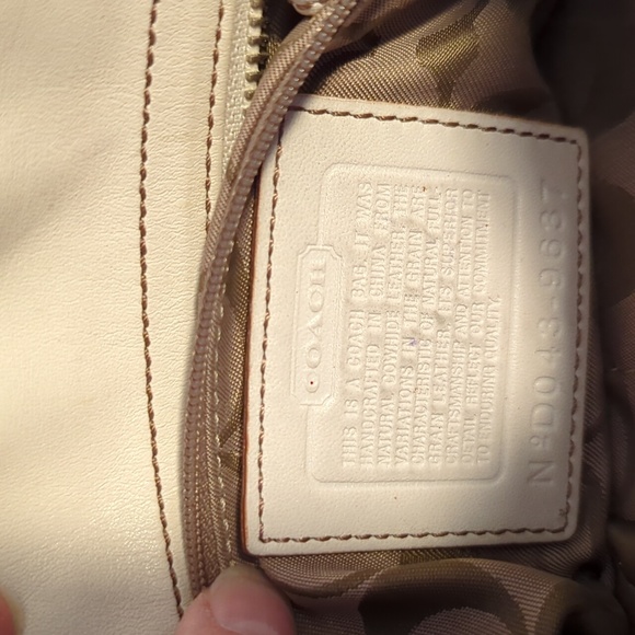Coach smooth leather purse - Picture 12 of 16